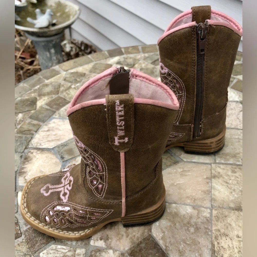 🪺Blazin’ Roxx Gracie Wings & Cross Inlay Western Boots